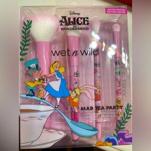 Wet and wild Alice and Wonderland make-up brushes ( never opened )